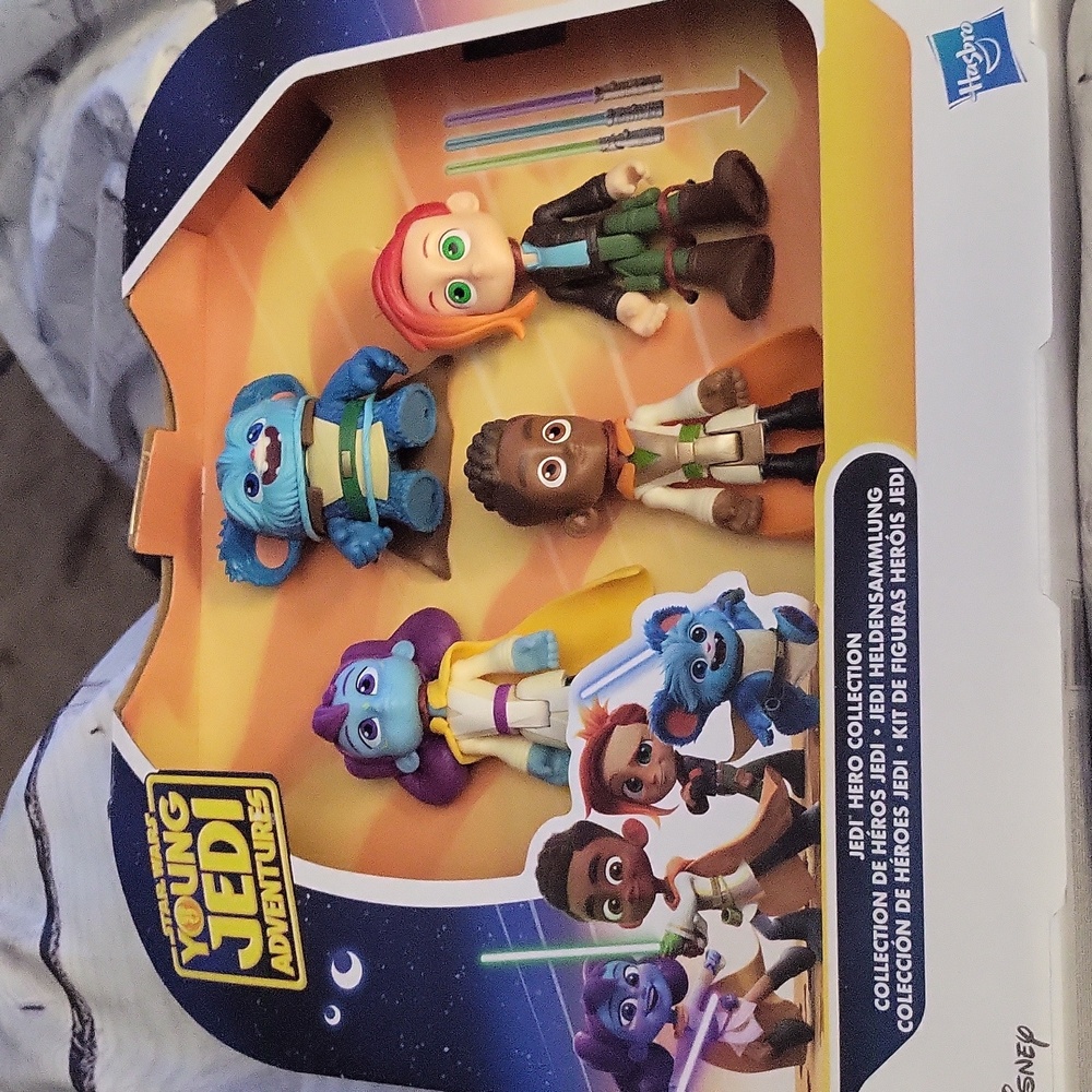 Star Wars: Young Jedi Adventures hero collection figures